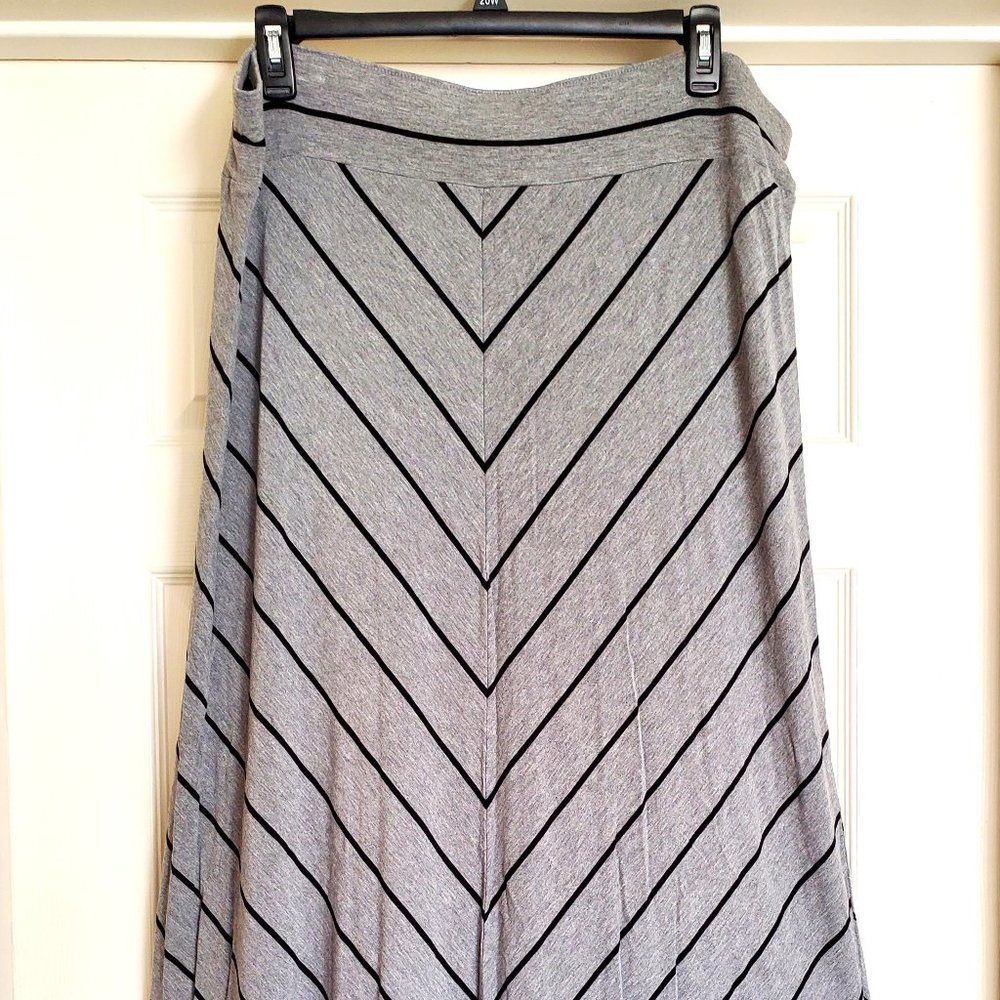 Ava & Viv 41" Gray Strip Skirt (2X)